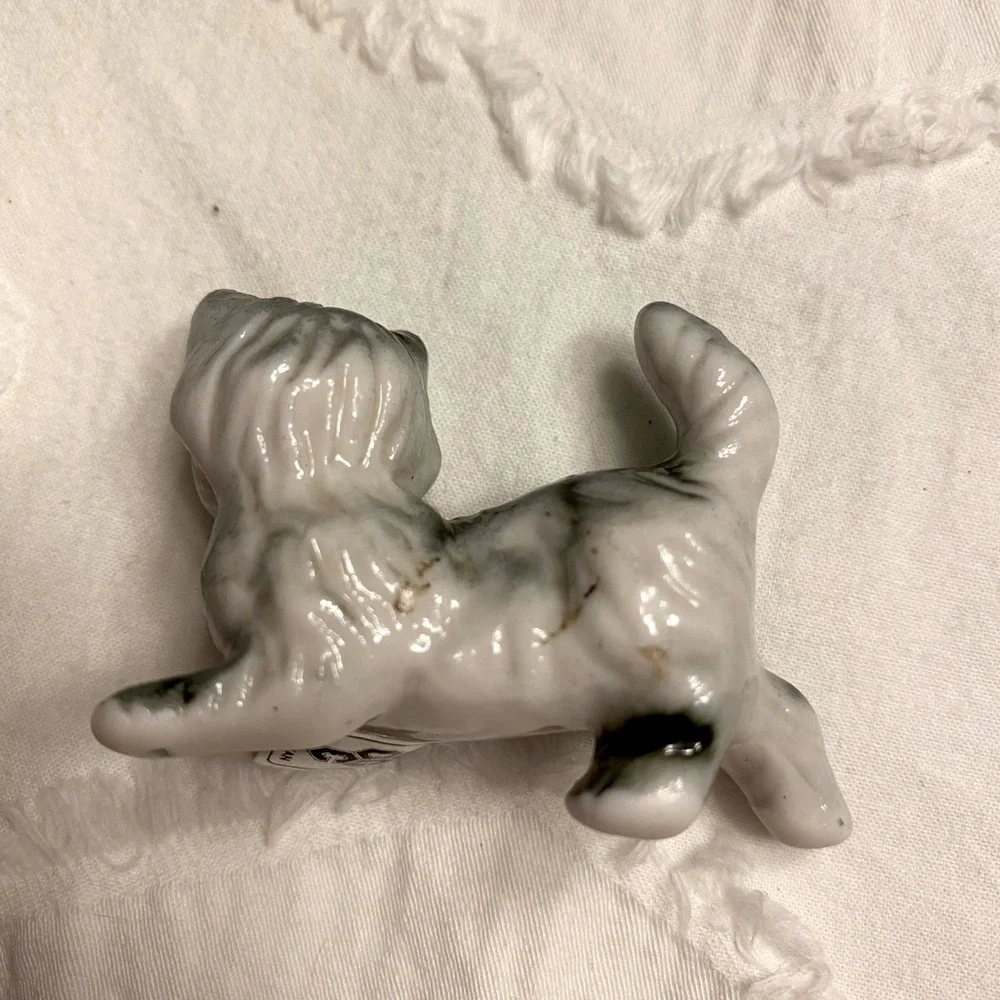 Porcelain cat shelf figurine Kitty shadow box approximately 2”.   #16